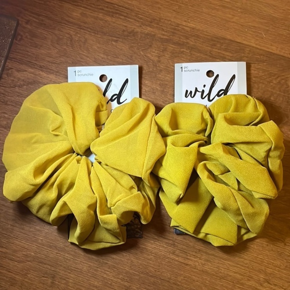 Scunci Wild Primrose Set of Two Jumbo Scrunchies